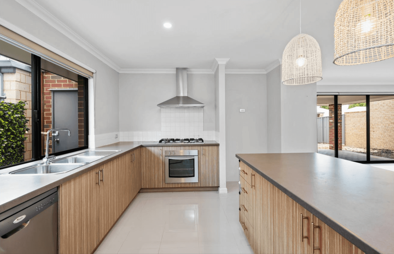 17 Barton Loop, PIARA WATERS, WA 6112