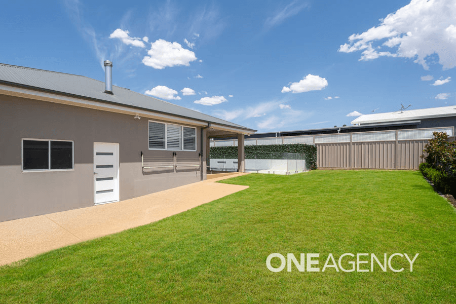 20 WATERHOUSE AVENUE, LLOYD, NSW 2650