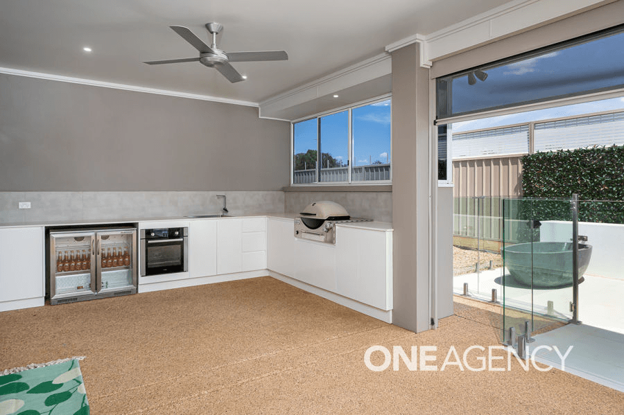 20 WATERHOUSE AVENUE, LLOYD, NSW 2650