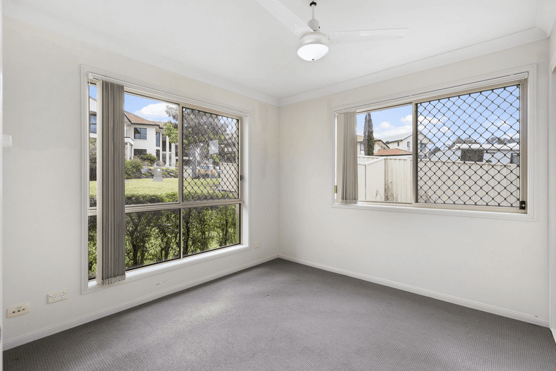 1/1 Van Brugge Court, HIGHLAND PARK, QLD 4211