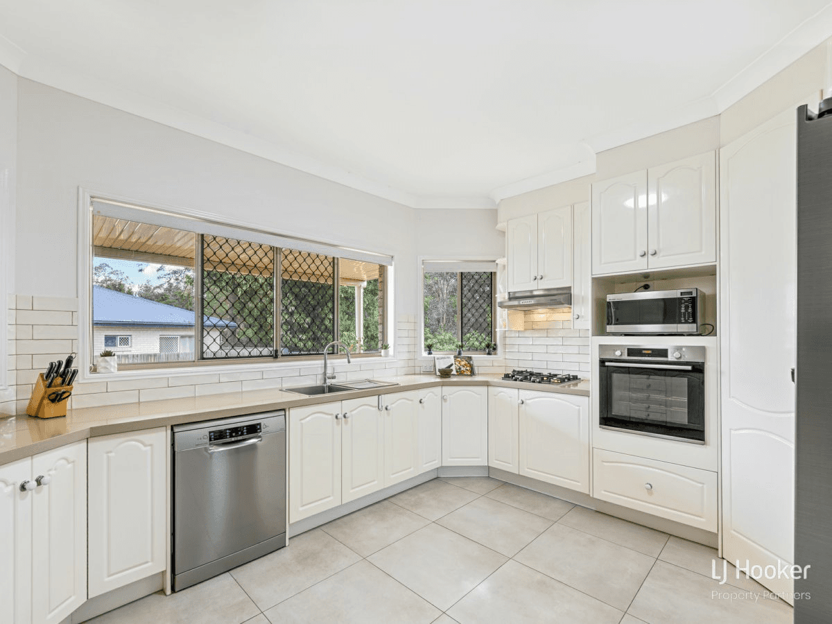 16 Chalmers Place, SUNNYBANK, QLD 4109