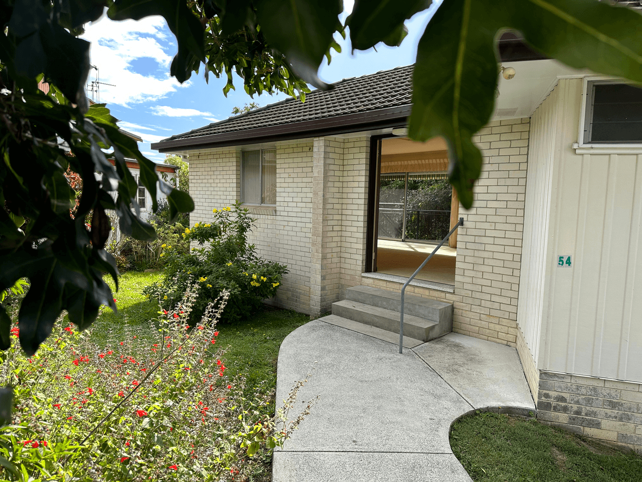 54 Ritchie Crescent, TAREE, NSW 2430