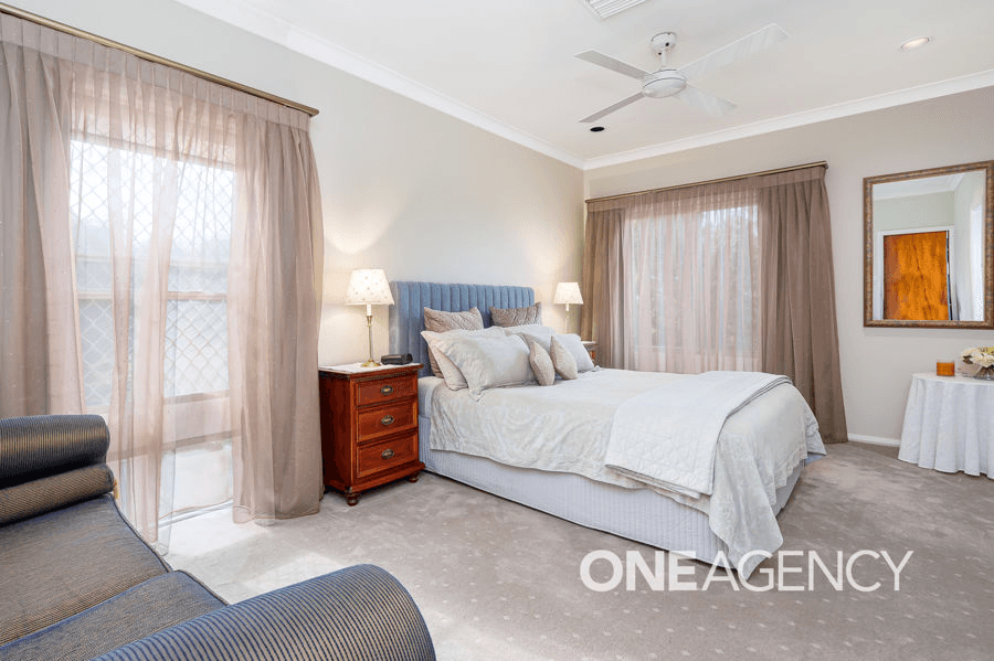 5 RALEIGH PLACE, KOORINGAL, NSW 2650