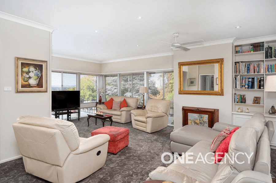 5 RALEIGH PLACE, KOORINGAL, NSW 2650