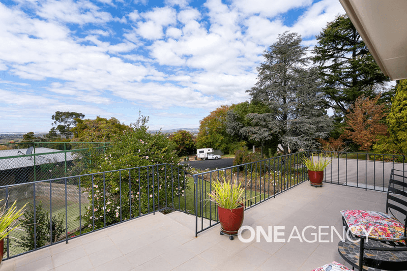 5 RALEIGH PLACE, KOORINGAL, NSW 2650