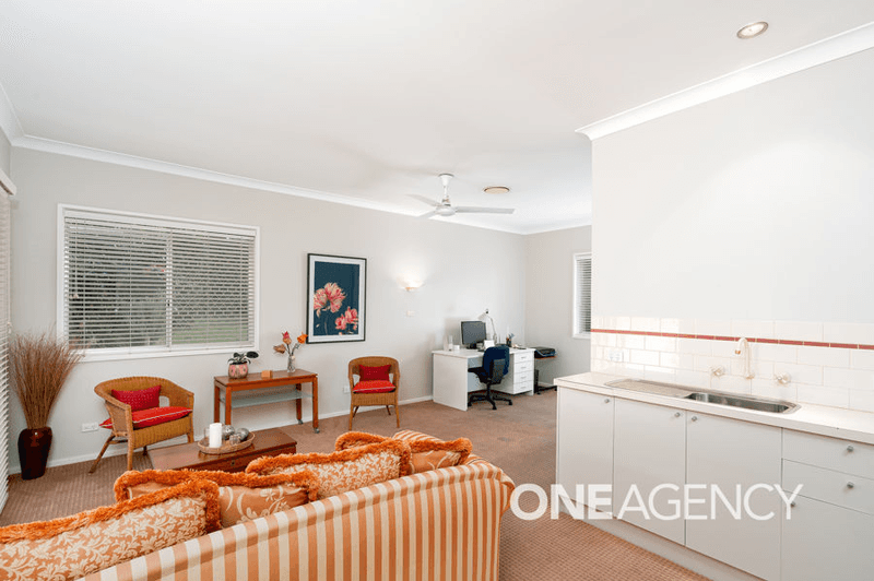 5 RALEIGH PLACE, KOORINGAL, NSW 2650