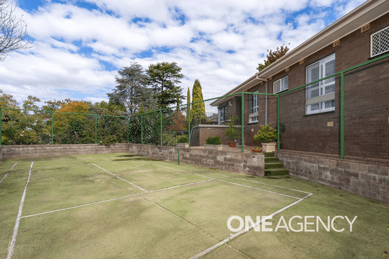 5 RALEIGH PLACE, KOORINGAL, NSW 2650