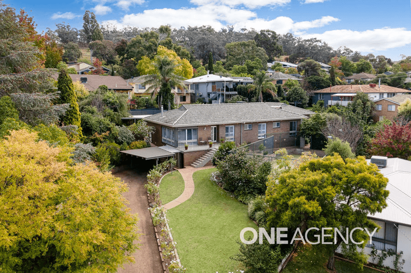 5 RALEIGH PLACE, KOORINGAL, NSW 2650