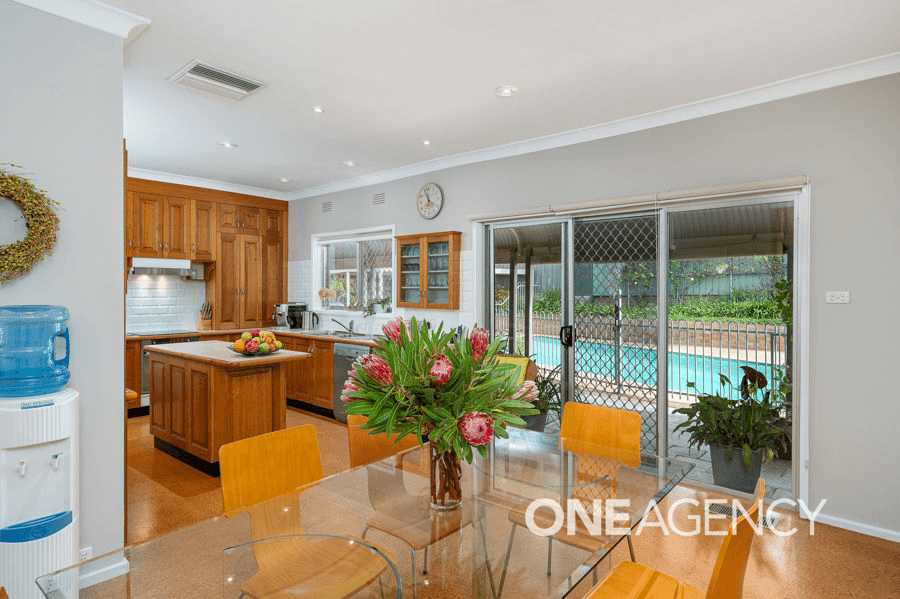 5 RALEIGH PLACE, KOORINGAL, NSW 2650