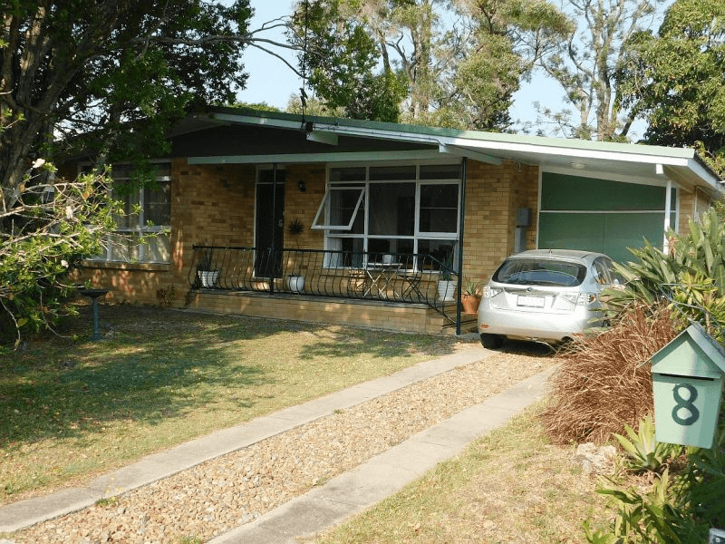 8 Palmer Drive, LABRADOR, QLD 4215