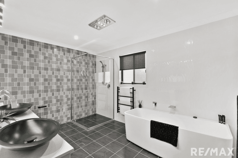 28 Ansons Road, DUNDOWRAN BEACH, QLD 4655