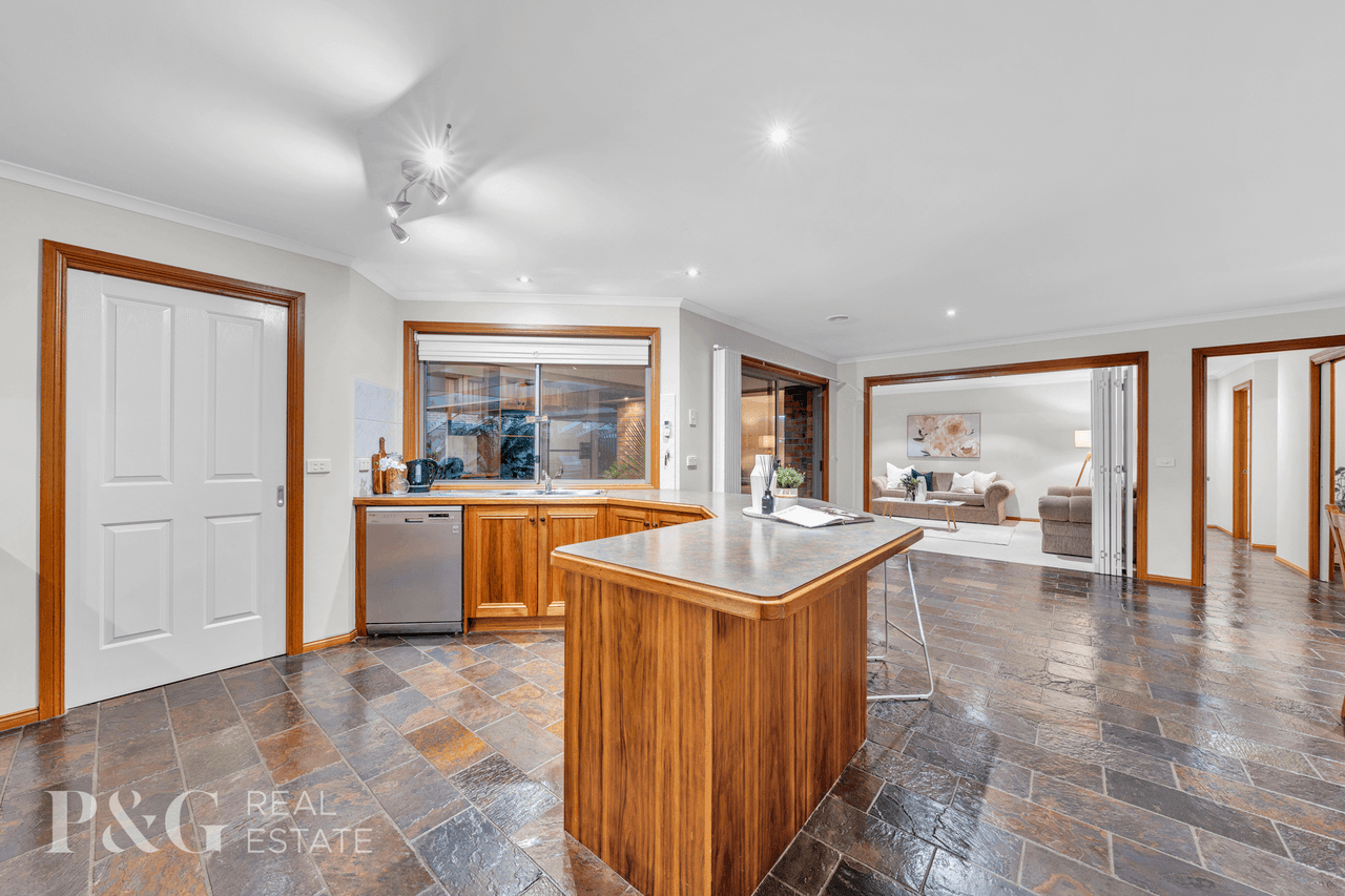 6 Plymtree Court, NARRE WARREN SOUTH, VIC 3805