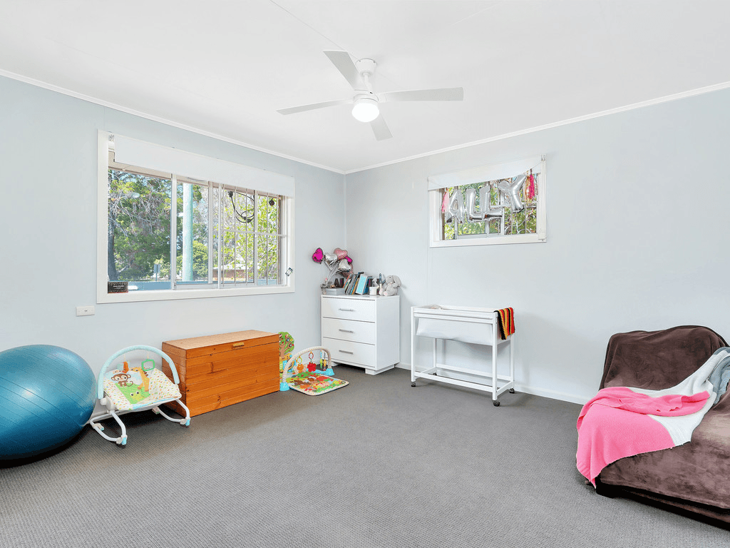 15 Kalimna Drive, BROADBEACH WATERS, QLD 4218