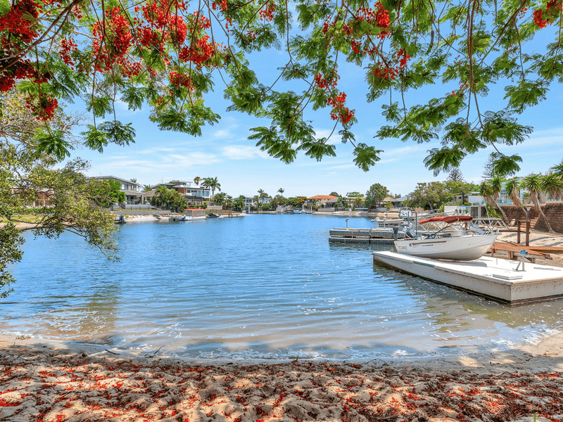 15 Kalimna Drive, BROADBEACH WATERS, QLD 4218