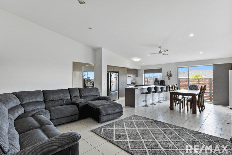 12 Dawes Crescent, Urraween, QLD 4655