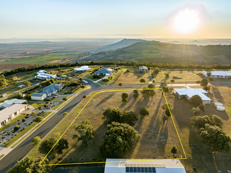 20 Hilltop Drive, GOWRIE JUNCTION, QLD 4352