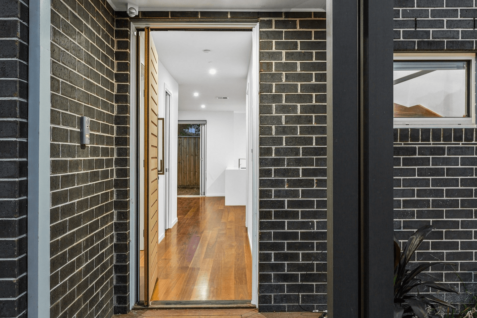 2/4 Carmen Street, Newport, VIC 3015