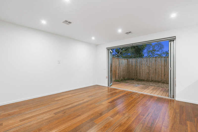 2/4 Carmen Street, Newport, VIC 3015