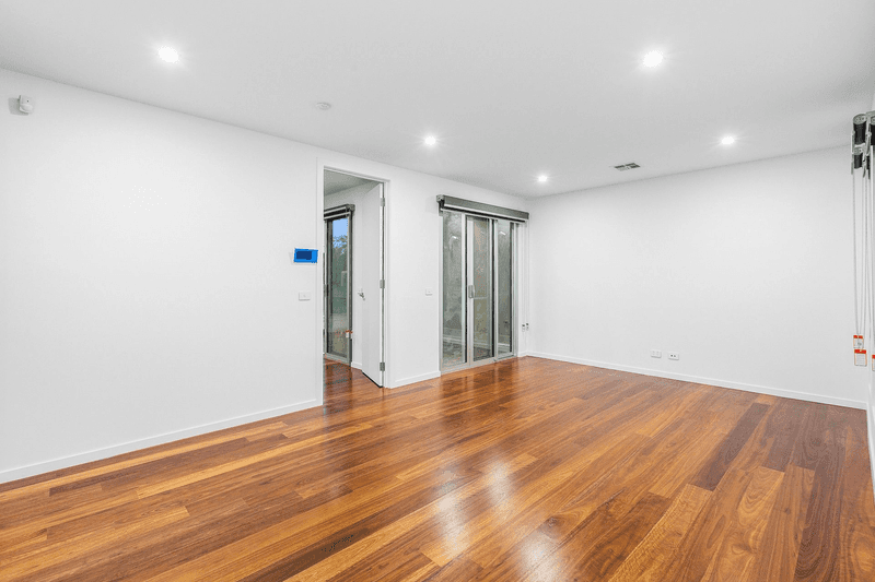 2/4 Carmen Street, Newport, VIC 3015