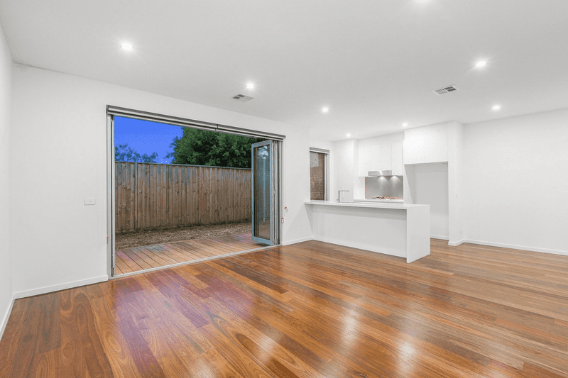 2/4 Carmen Street, Newport, VIC 3015