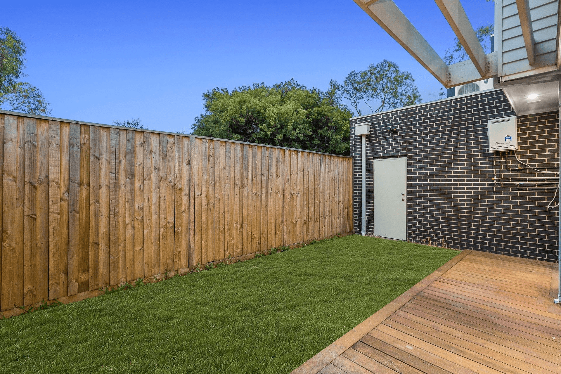 2/4 Carmen Street, Newport, VIC 3015