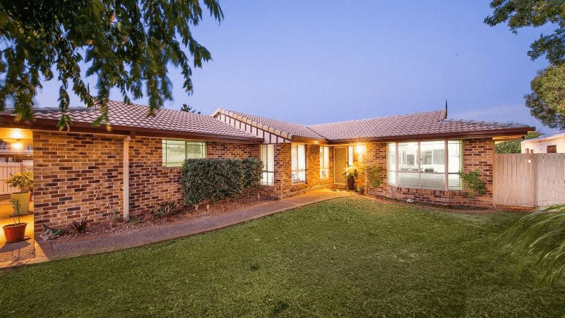 32 Springfield Crescent, Parkinson, QLD 4115