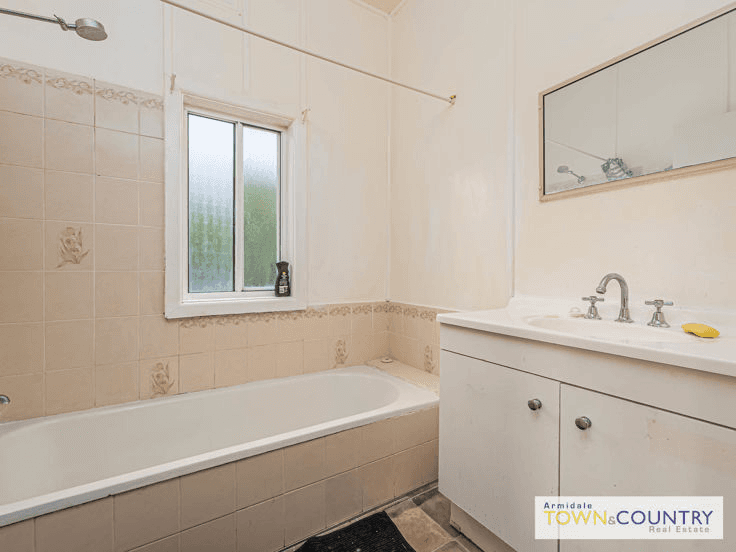 73 Taylor Street, ARMIDALE, NSW 2350