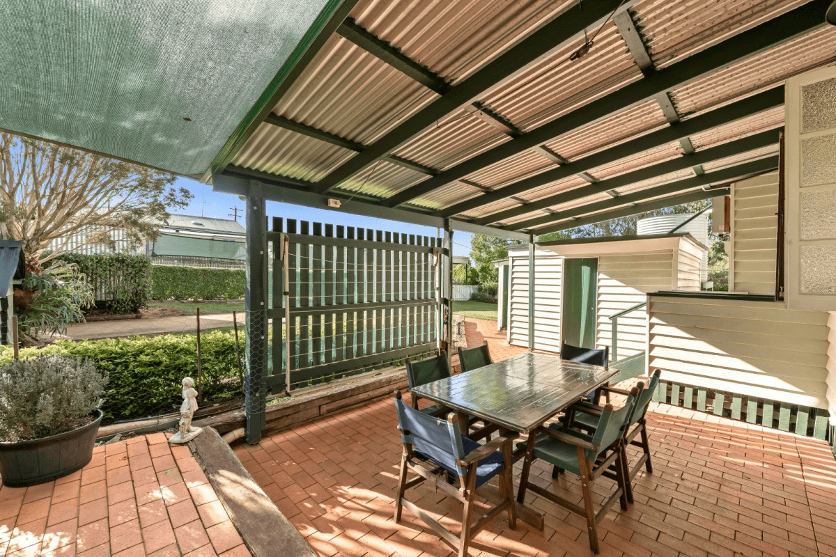 37 Kitchener Street, East Toowoomba, QLD 4350