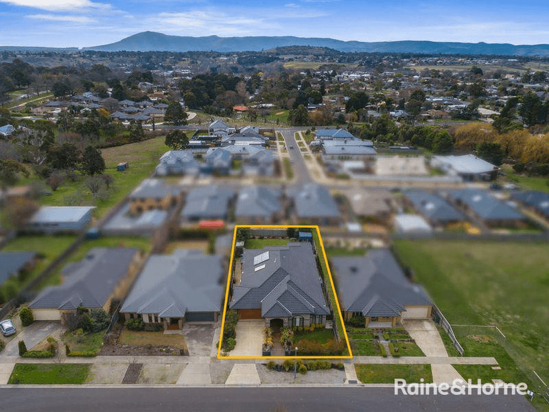 17 McKernan Place, GISBORNE, VIC 3437