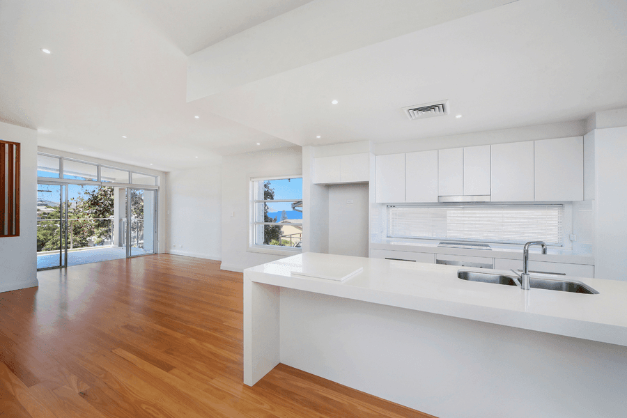 2/10 Grosvenor Road, TERRIGAL, NSW 2260