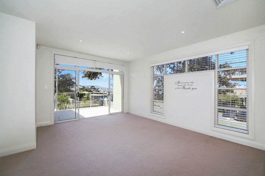 2/10 Grosvenor Road, TERRIGAL, NSW 2260