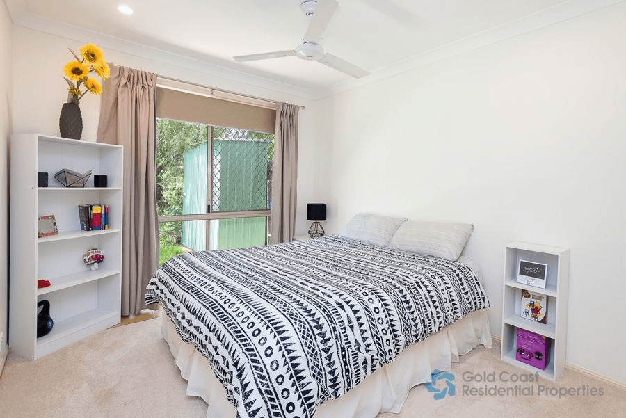 1/17 Coventry Court, LABRADOR, QLD 4215