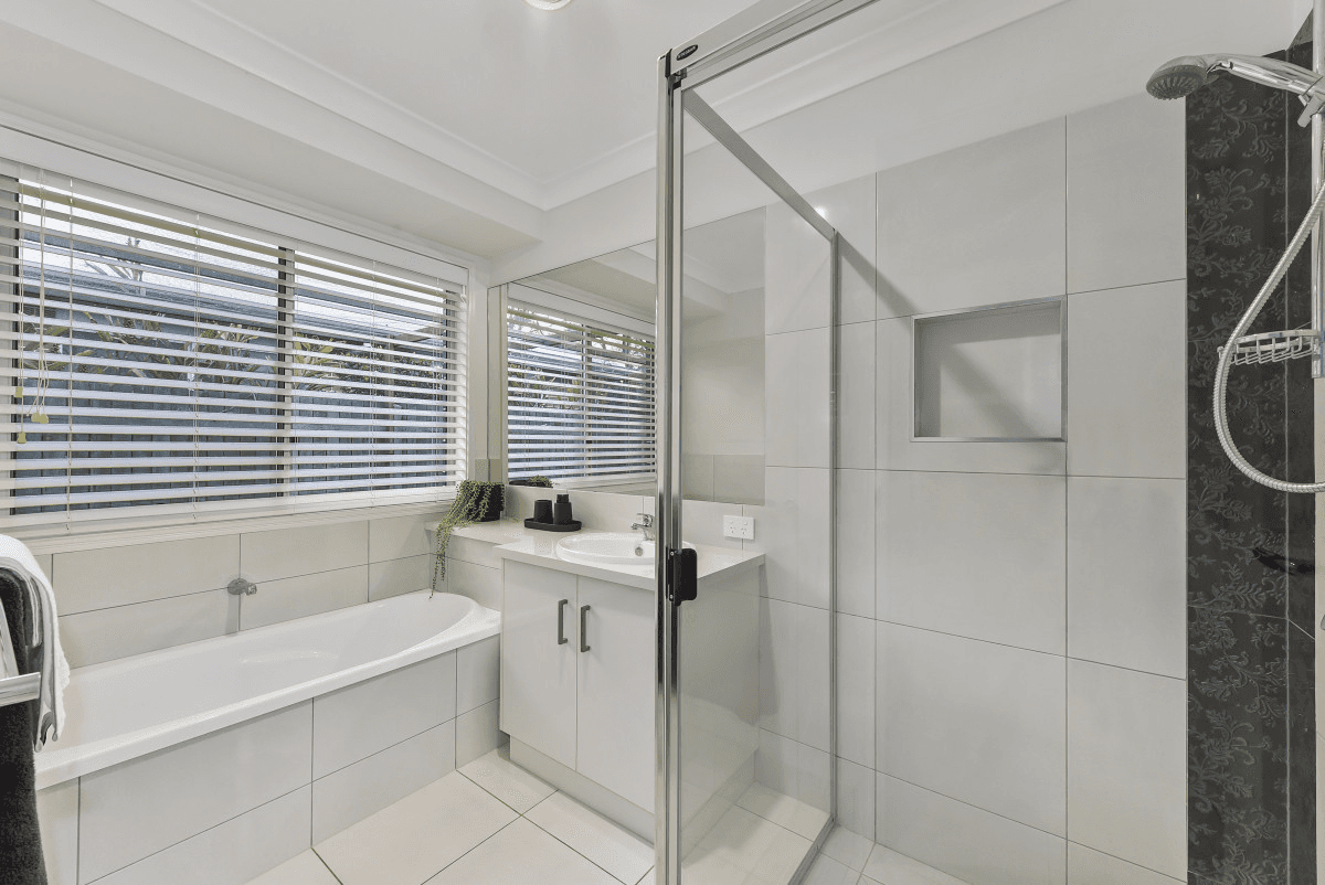 22 Brimblecombe Drive, Middle Ridge, QLD 4350