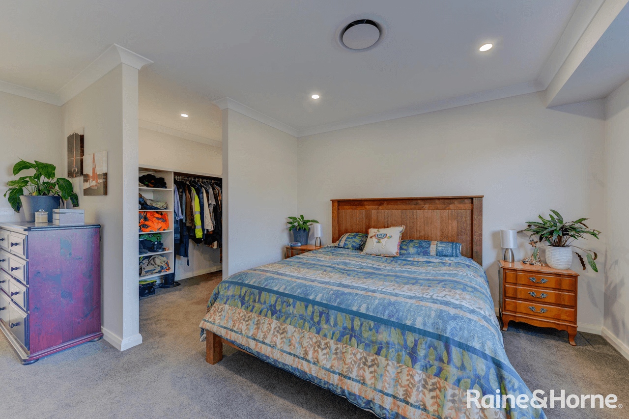 8 Mustang Close, TAMWORTH, NSW 2340