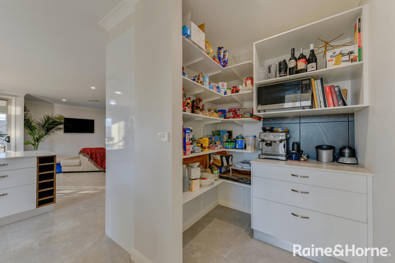 8 Mustang Close, TAMWORTH, NSW 2340