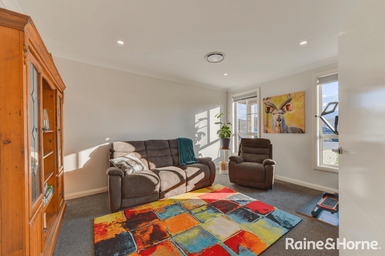 8 Mustang Close, TAMWORTH, NSW 2340