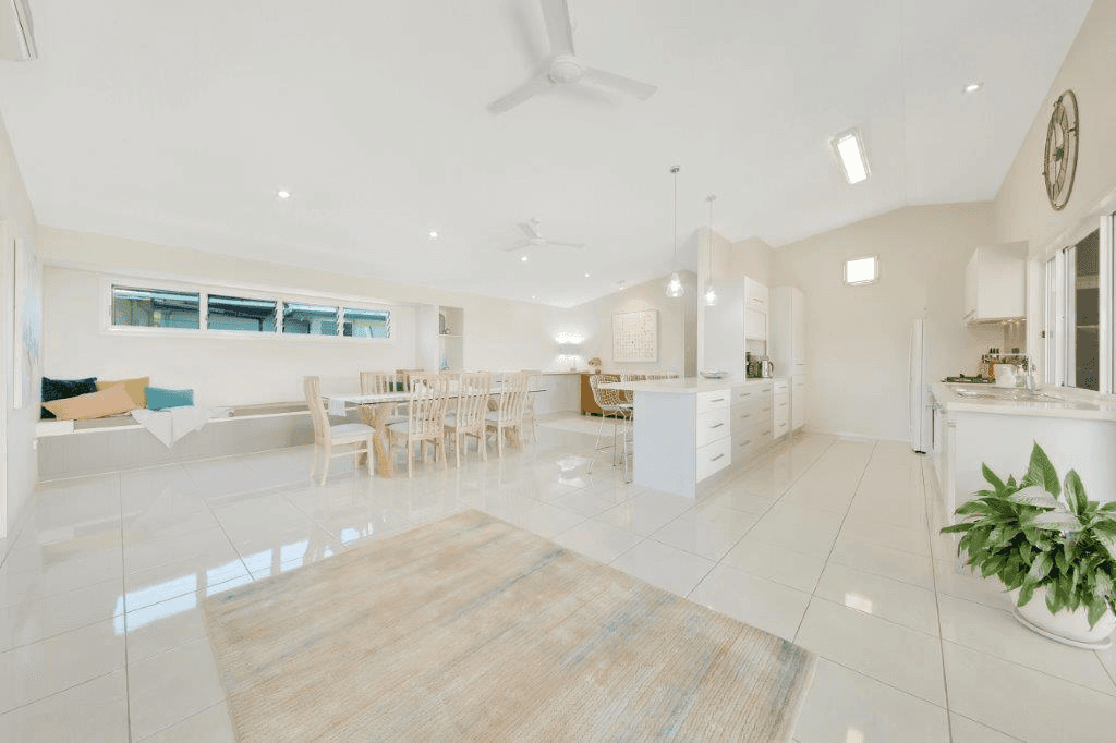 31 Mcleod St, BOYNE ISLAND, QLD 4680