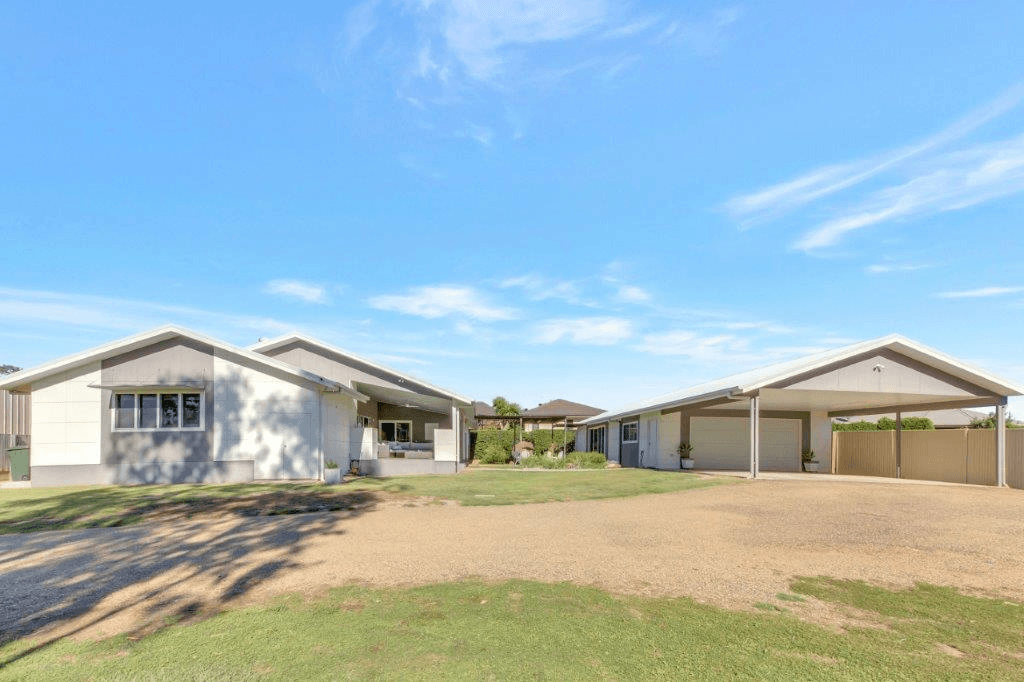 31 Mcleod St, BOYNE ISLAND, QLD 4680