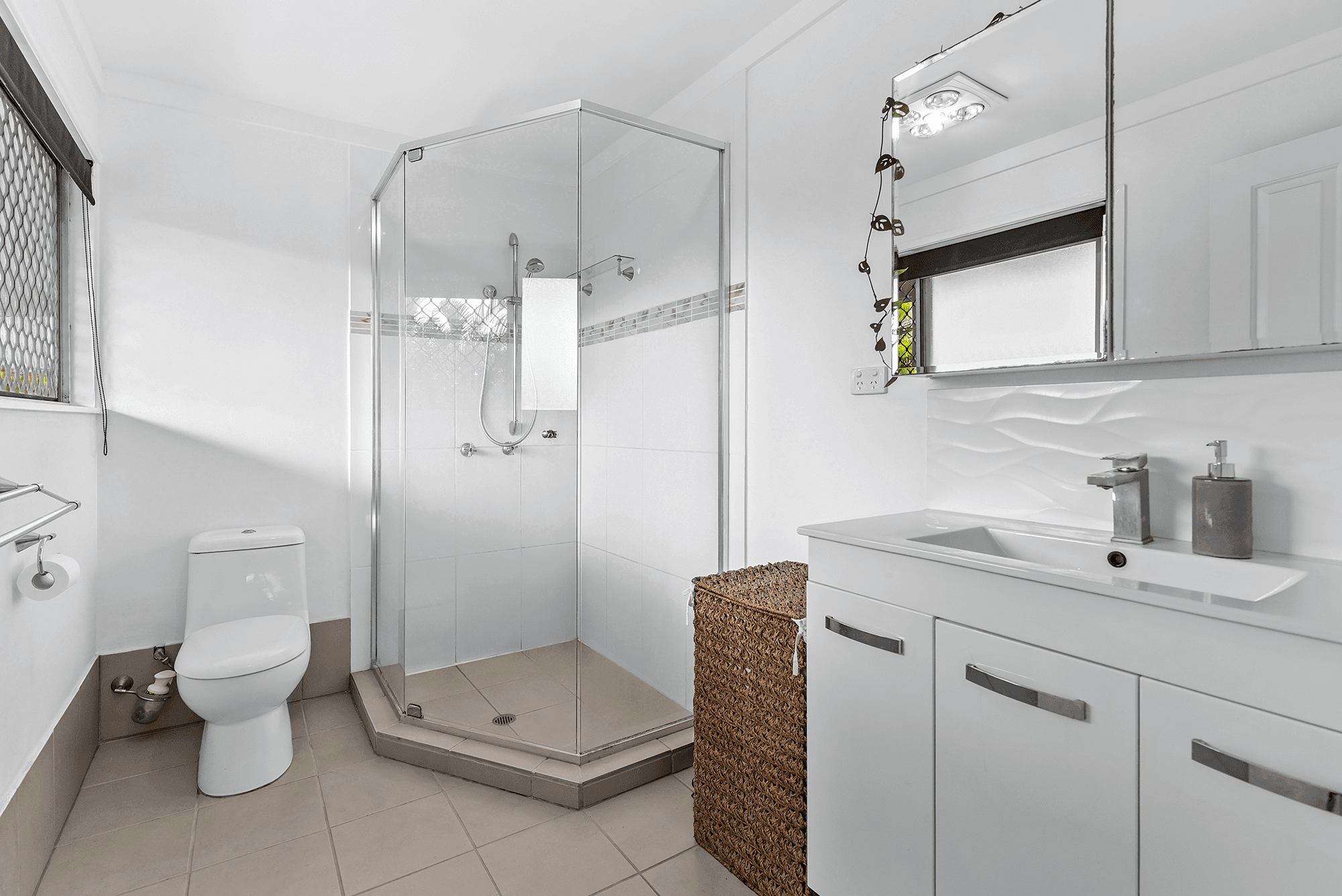 15 Anglia Street, ASPLEY, QLD 4034