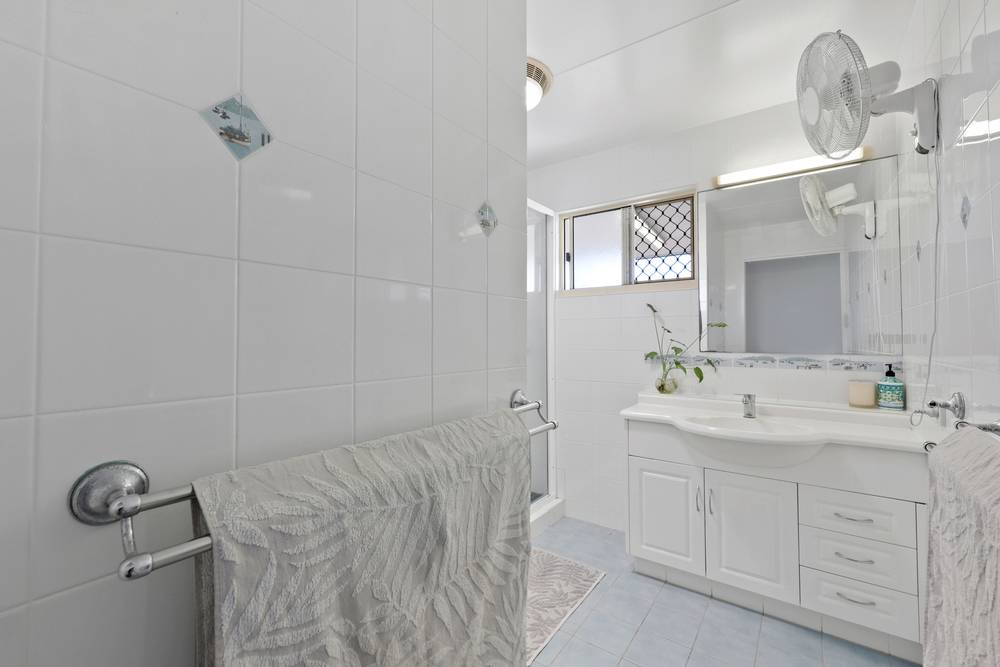 2 South Pacific Avenue, Slade Point, QLD 4740