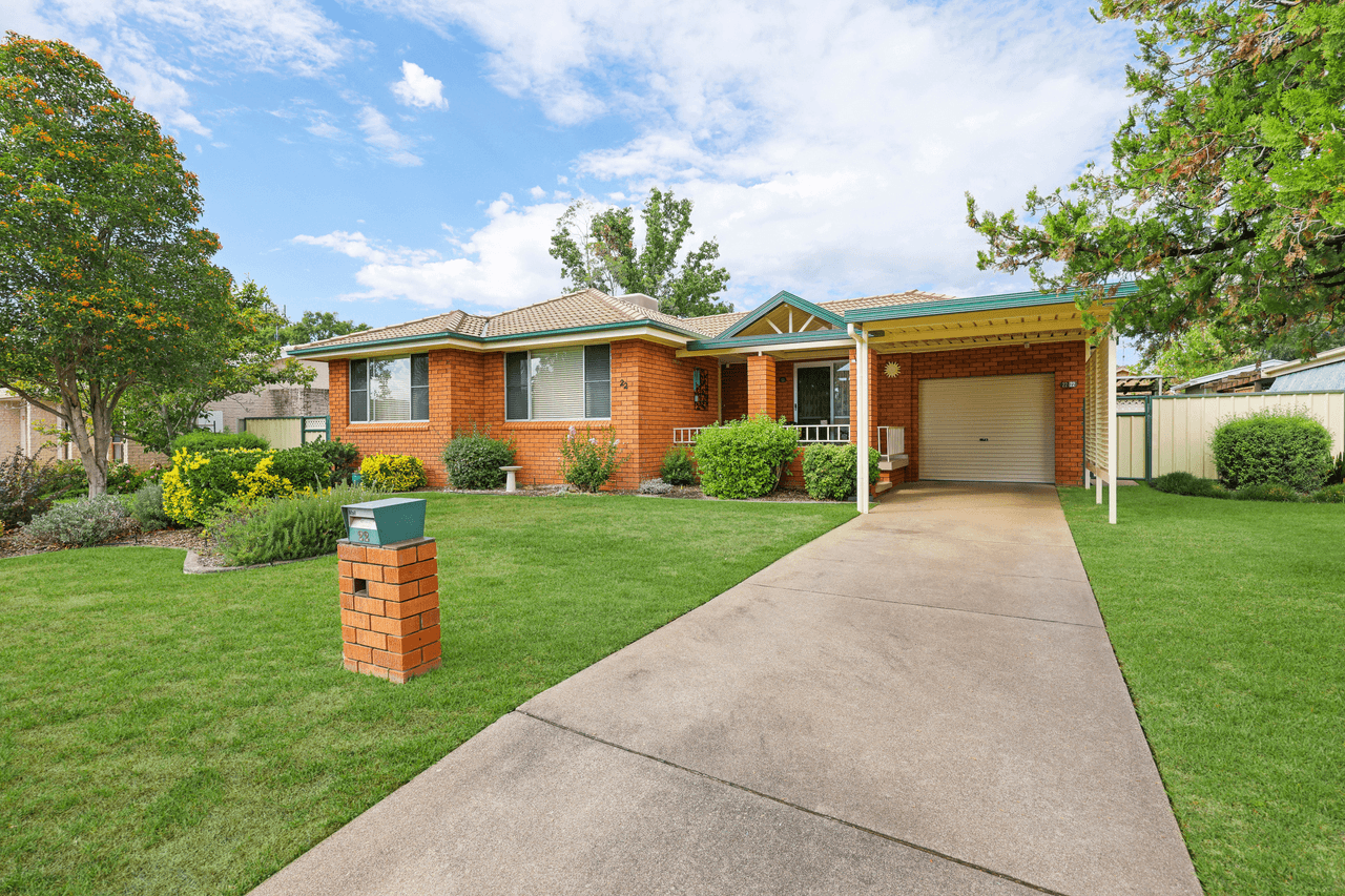 22 Waree Drive, TAMWORTH, NSW 2340