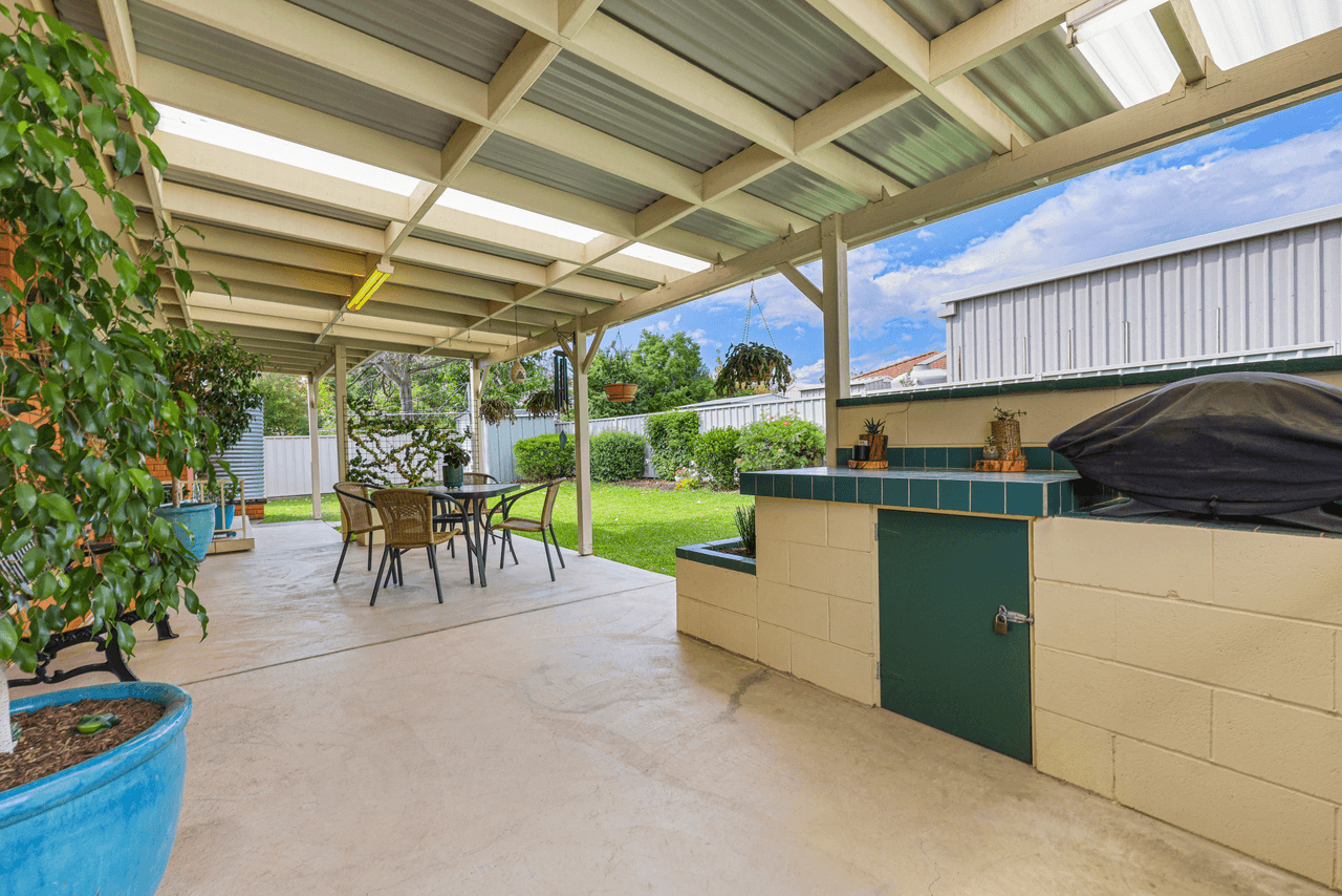 22 Waree Drive, TAMWORTH, NSW 2340