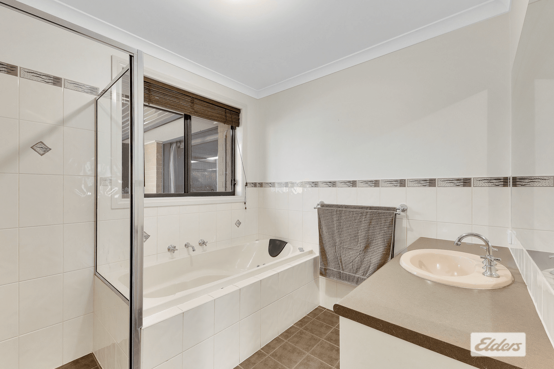 11 Briwood Court, West Albury, NSW 2640