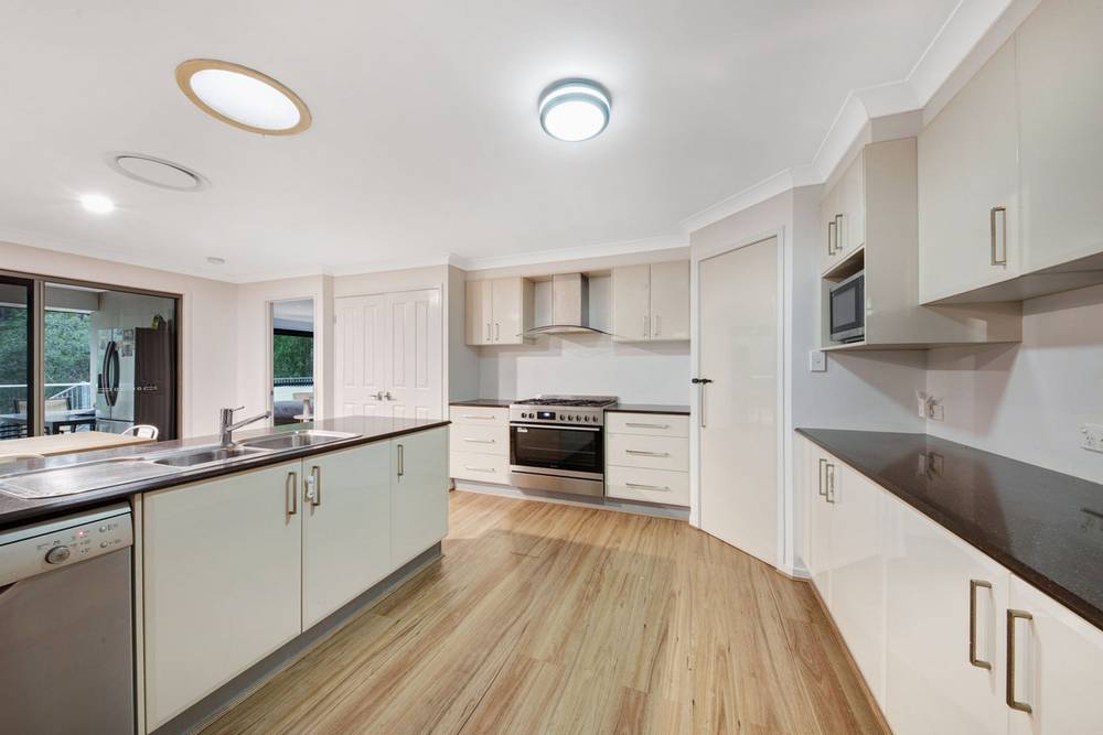 4 Avalon Close, Bellbird Park, QLD 4300