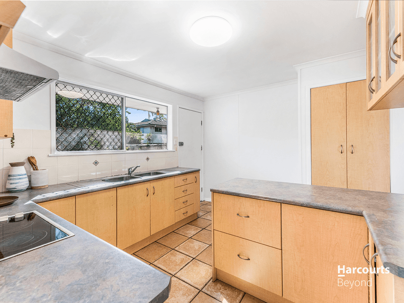 6 Fair Street, WISHART, QLD 4122