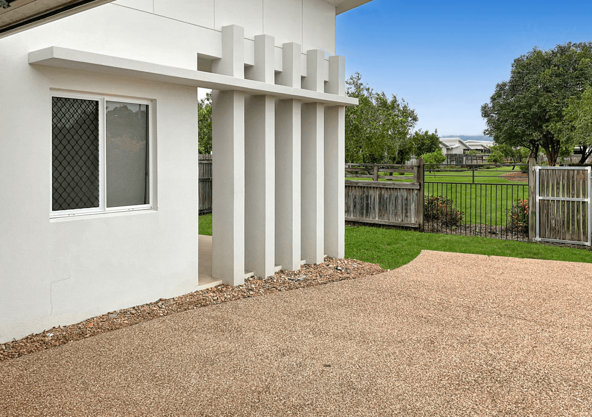 2 Songlark Street, BOHLE PLAINS, QLD 4817