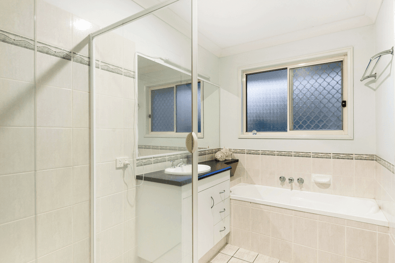 2 Gemini Circuit, MOLENDINAR, QLD 4214