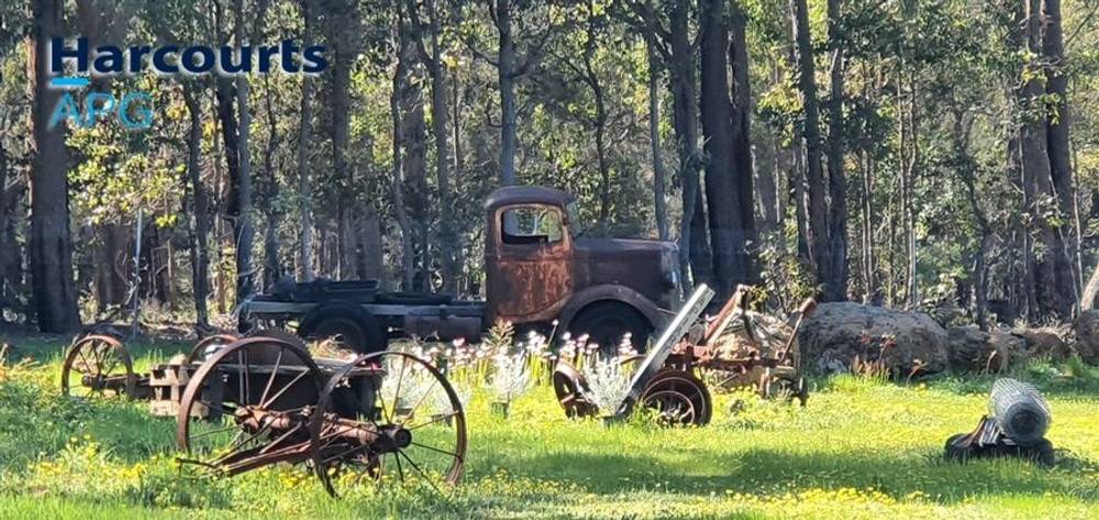 927 Collie-Preston Road, LYALLS MILL, WA 6225