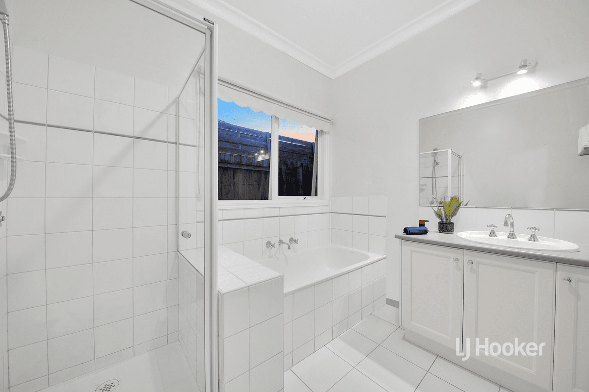 34 Sumner Crescent, POINT COOK, VIC 3030