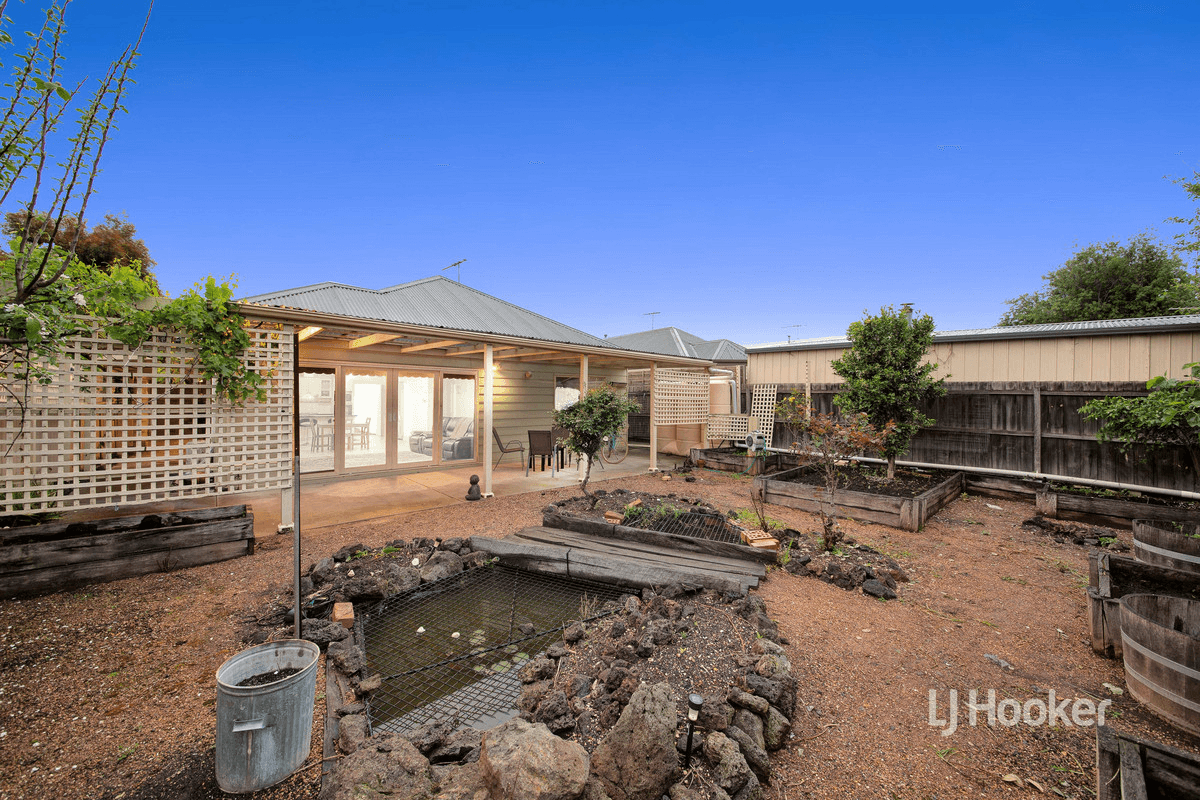 34 Sumner Crescent, POINT COOK, VIC 3030